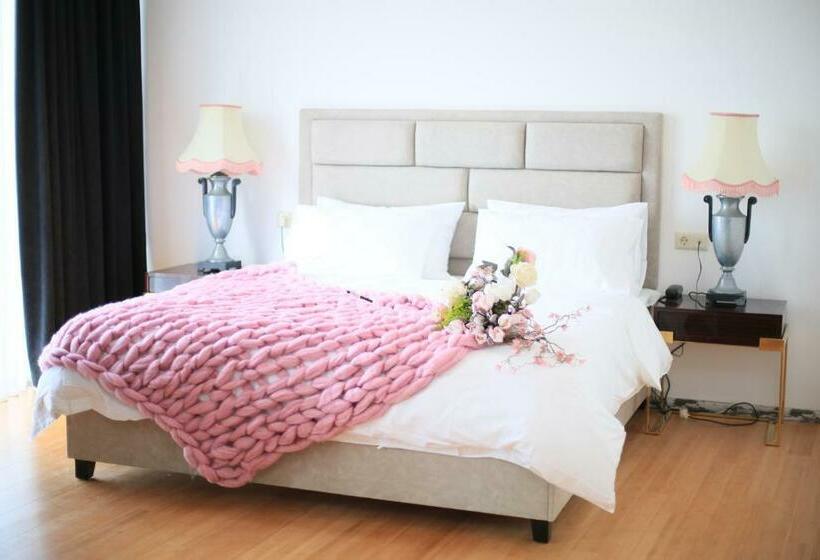 اتاق لوکس با بالکن, Otakhebi