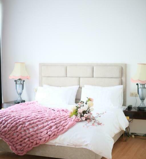 اتاق لوکس با بالکن, Otakhebi