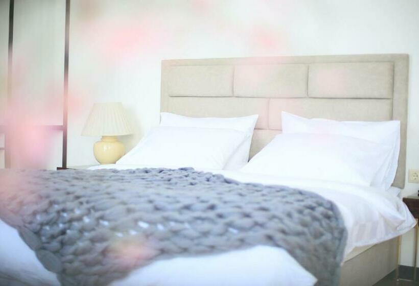 اتاق لوکس, Otakhebi