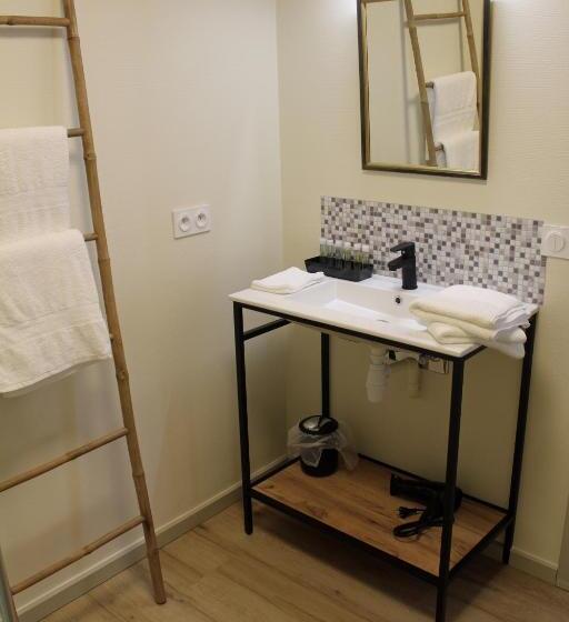 חדר סופריור לשלושה, Angèle & Auguste