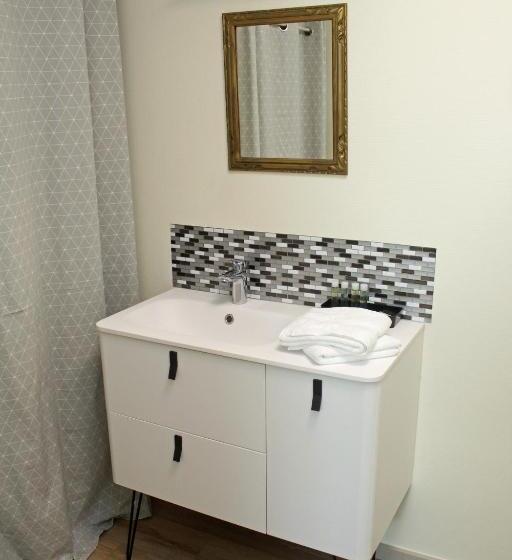 חדר סופריור, Angèle & Auguste