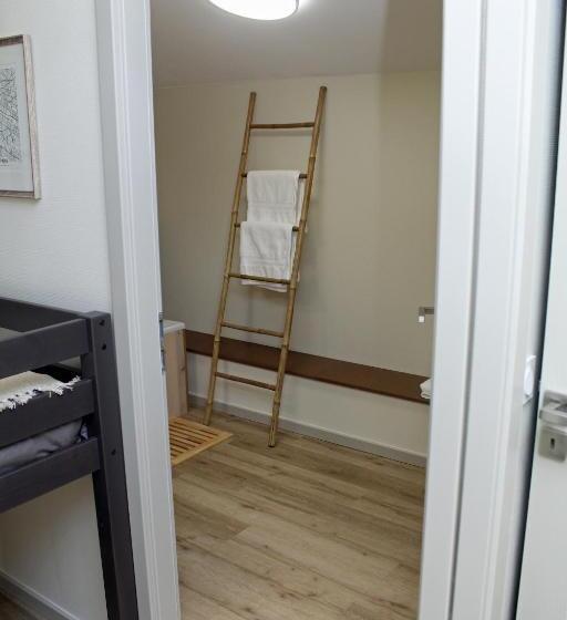 חדר סופריור לארבעה, Angèle & Auguste