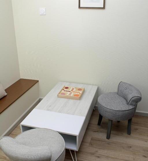 חדר סופריור לארבעה, Angèle & Auguste