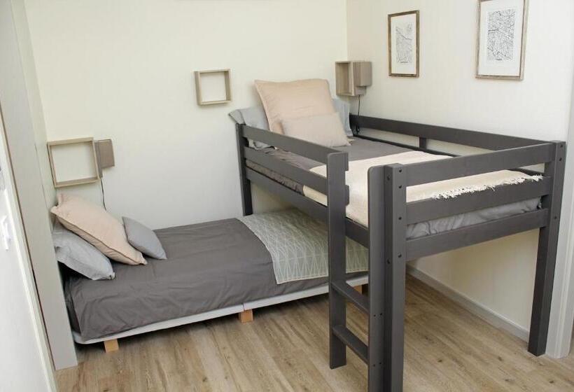 חדר סופריור לארבעה, Angèle & Auguste