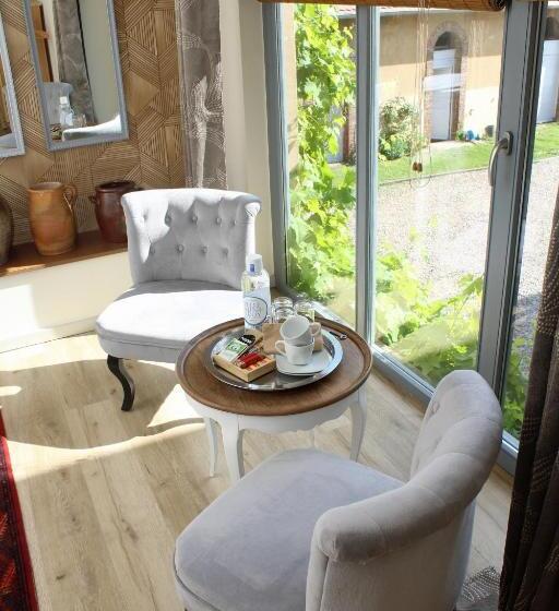 חדר סופריור לארבעה, Angèle & Auguste