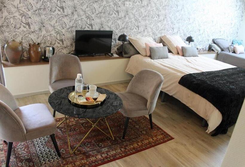 חדר סטנדרט לשלושה עם נוף לגינה, Angèle & Auguste