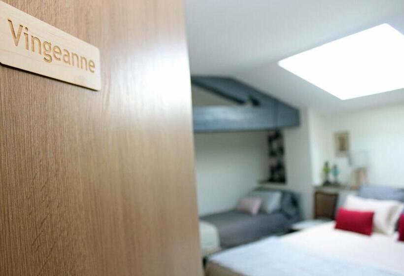 חדר דלוקס לשלושה, Angèle & Auguste