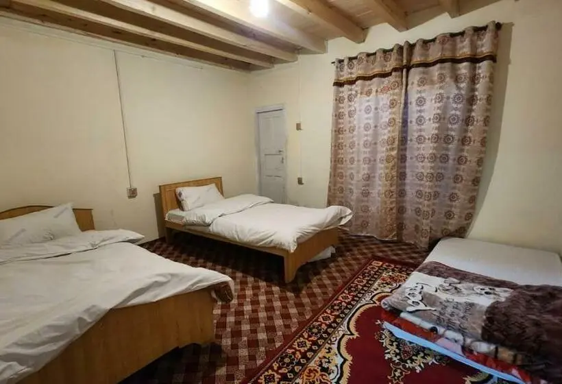 اتاق لوکس سه تخته, Karakorum Family Guest House Hunza