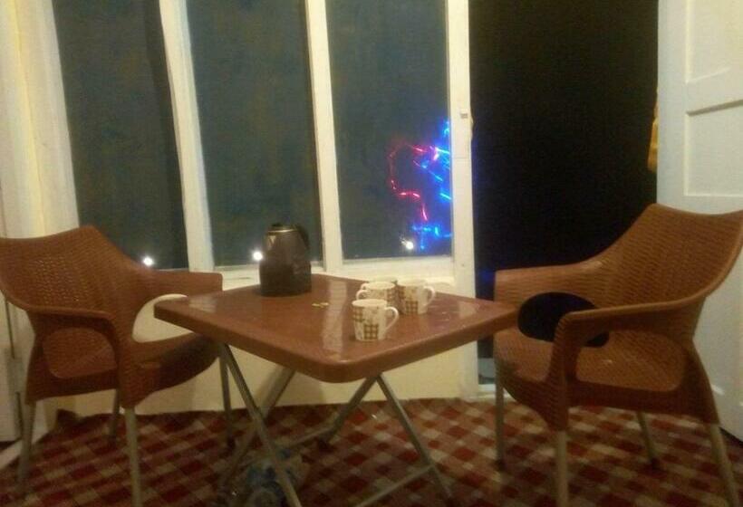 اتاق لوکس سه تخته, Karakorum Family Guest House Hunza