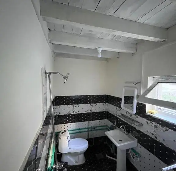 اتاق لوکس, Karakorum Family Guest House Hunza