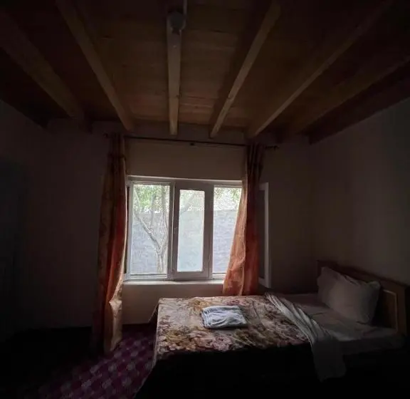اتاق لوکس, Karakorum Family Guest House Hunza