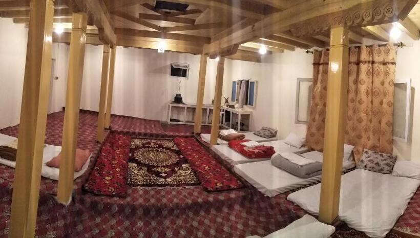 خانه 1 خوابه, Karakorum Family Guest House Hunza