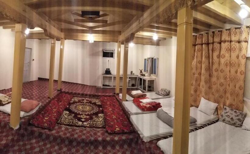 خانه 1 خوابه, Karakorum Family Guest House Hunza