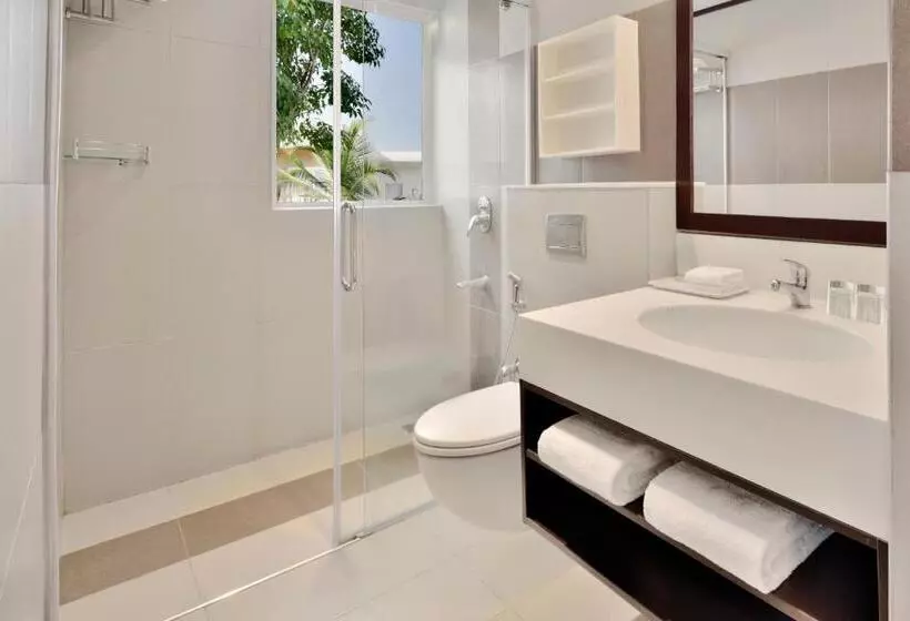 バルコニー付きスタンダードルーム, Four Points By Sheraton Mahabalipuram Resort & Convention Center