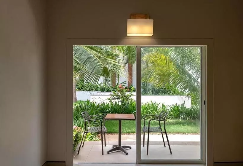 バルコニー付きスタンダードルーム, Four Points By Sheraton Mahabalipuram Resort & Convention Center