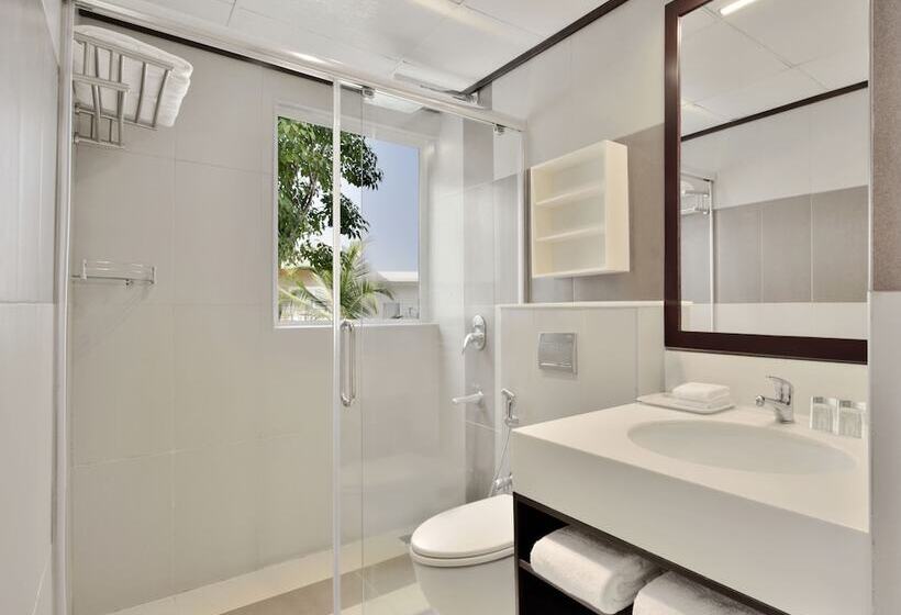 套房带泳池景, Four Points By Sheraton Mahabalipuram Resort & Convention Center