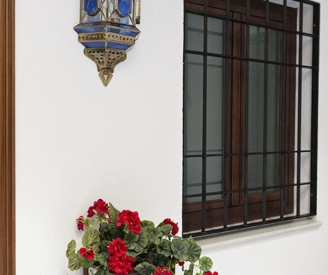 اتاق استاندارد سه نفره, La Casa De Los Faroles