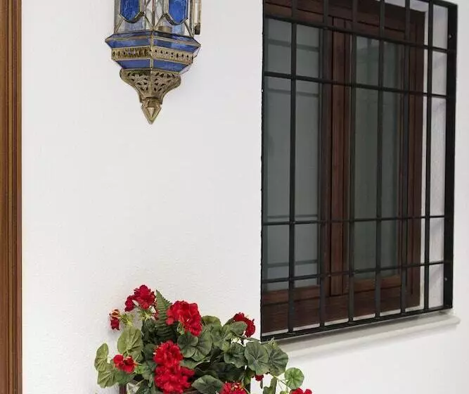اتاق استاندارد سه نفره, La Casa De Los Faroles