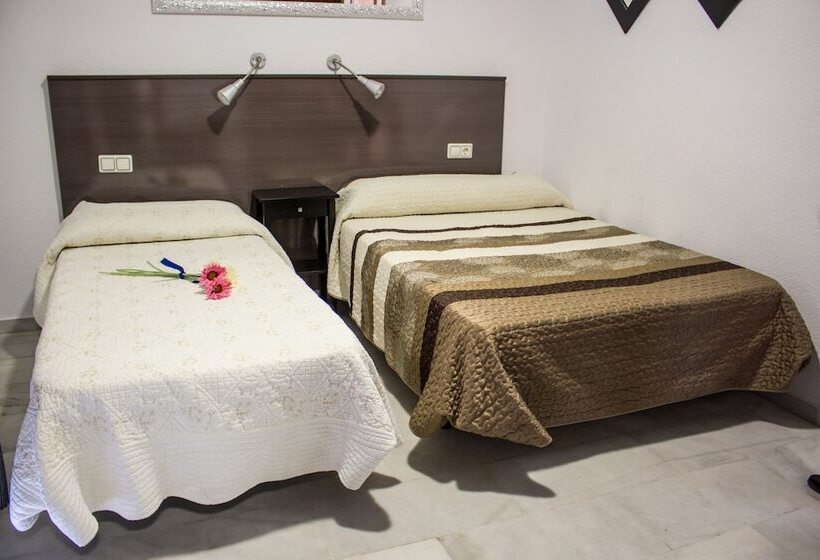 اتاق استاندارد سه نفره, La Casa De Los Faroles