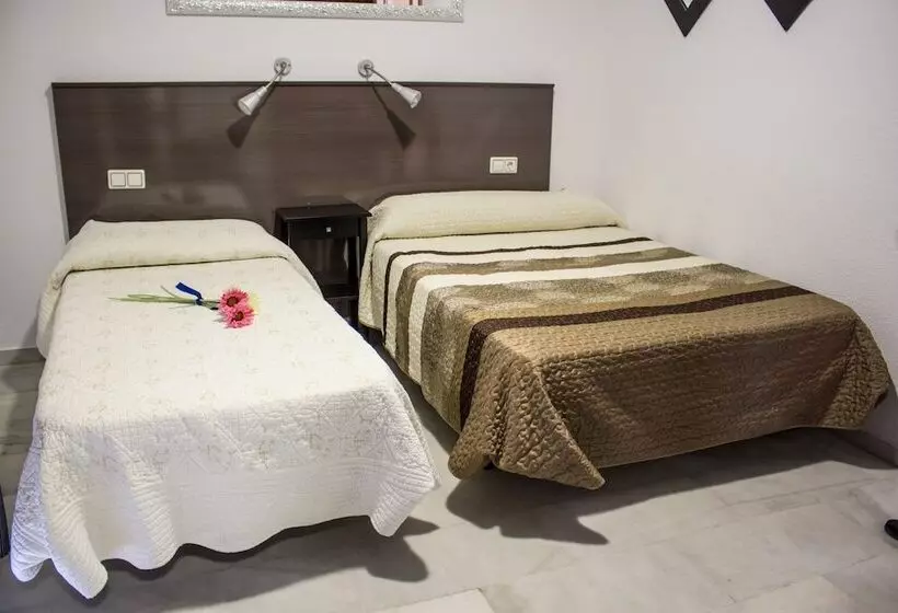 اتاق استاندارد سه نفره, La Casa De Los Faroles