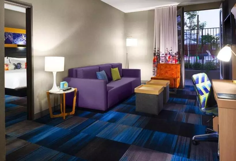 キングサイズベッドのスイートルーム, Aloft El Segundo  Los Angeles Airport