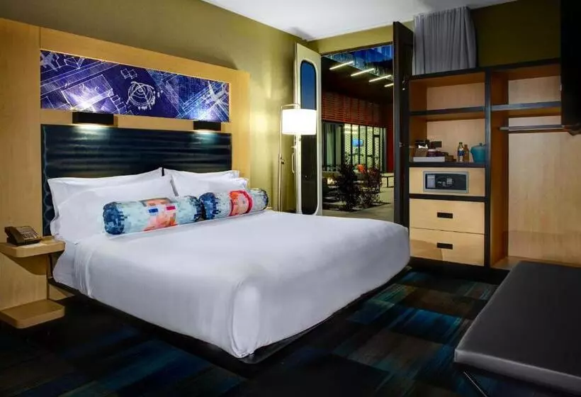 キングサイズベッドのスイートルーム, Aloft El Segundo  Los Angeles Airport