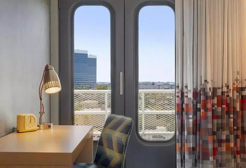 身障者適用クイーンサイズベッドルーム, Aloft El Segundo  Los Angeles Airport