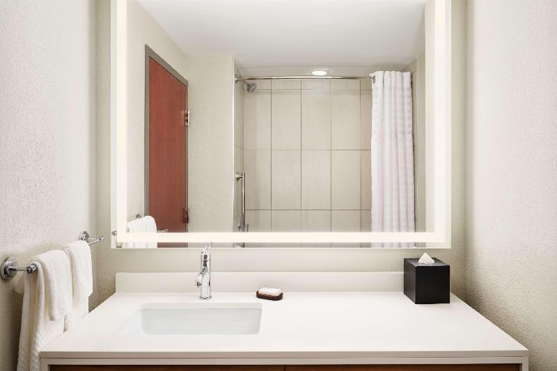 غرفة قياسية سرير كينج, Aloft El Segundo  Los Angeles Airport