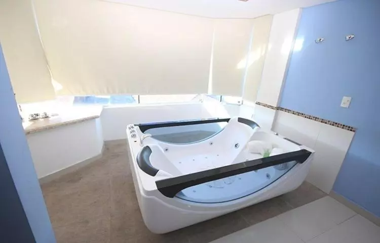 デラックススイート, Emirates Hotel & Suites