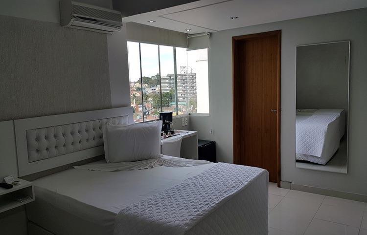 디럭스 트리플 룸, Emirates Hotel & Suites
