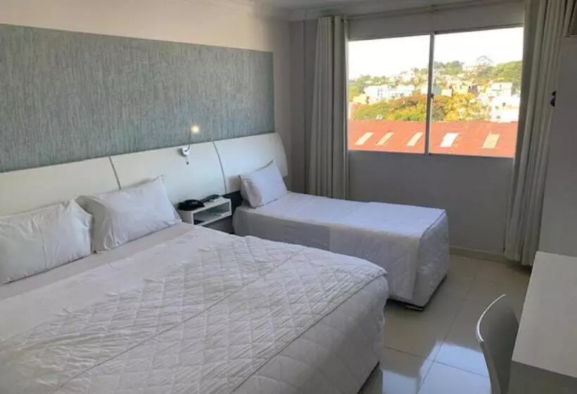デラックストリプルルーム, Emirates Hotel & Suites