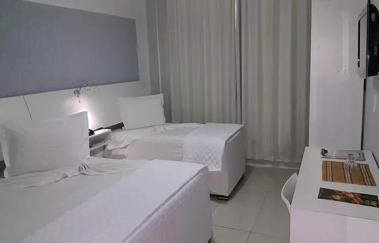 デラックストリプルルーム, Emirates Hotel & Suites