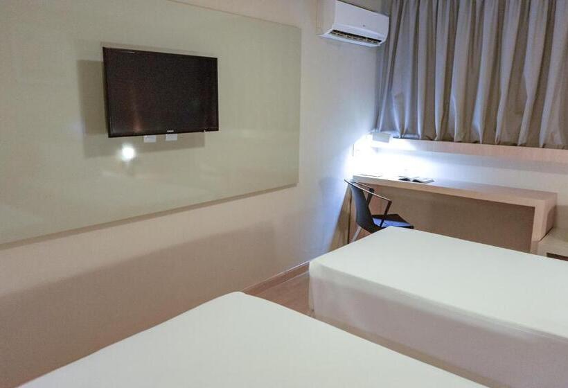 Номер Deluxe, Intercity Montes Claros