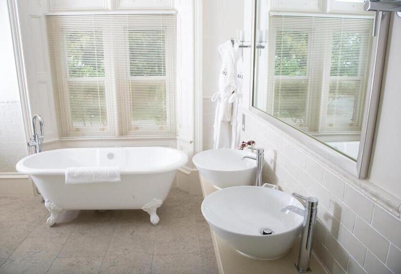 جناح, Kentisbury Grange