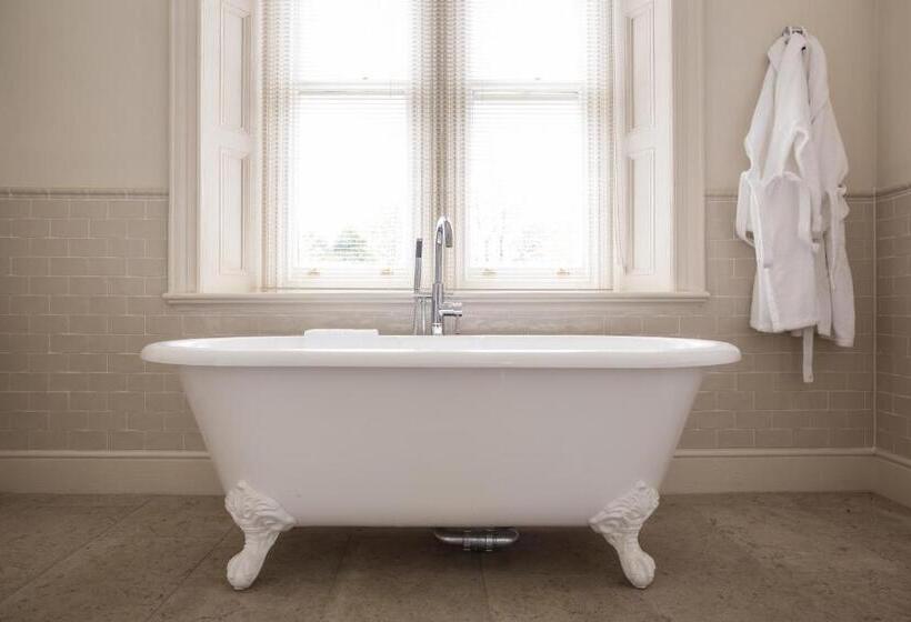 جناح, Kentisbury Grange