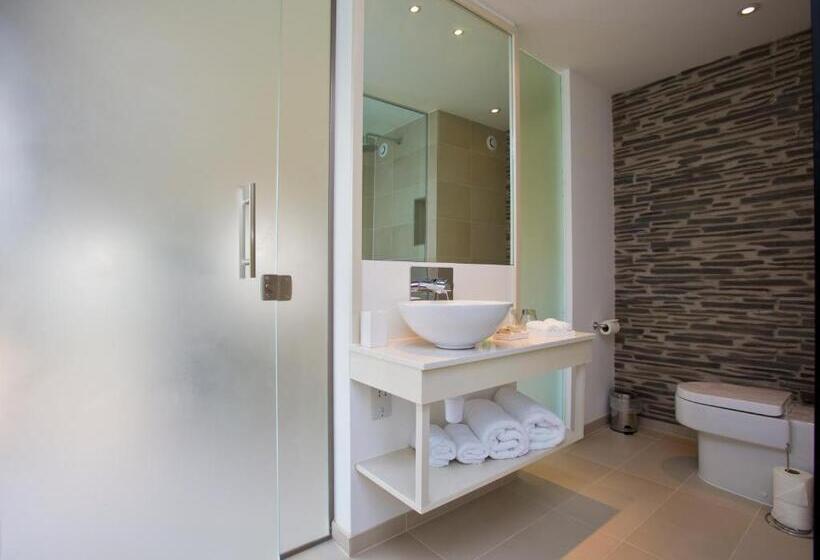 جناح, Kentisbury Grange