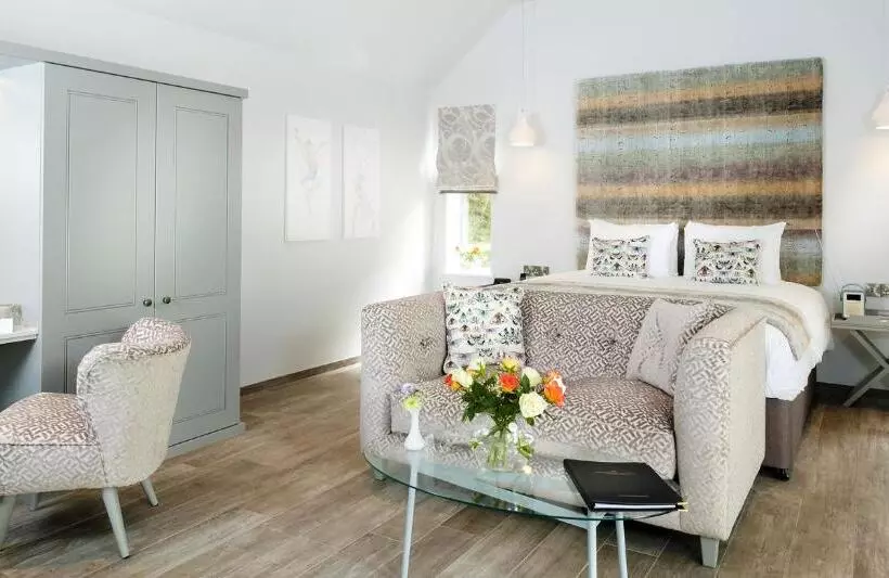 Maja/Mökki, Kentisbury Grange