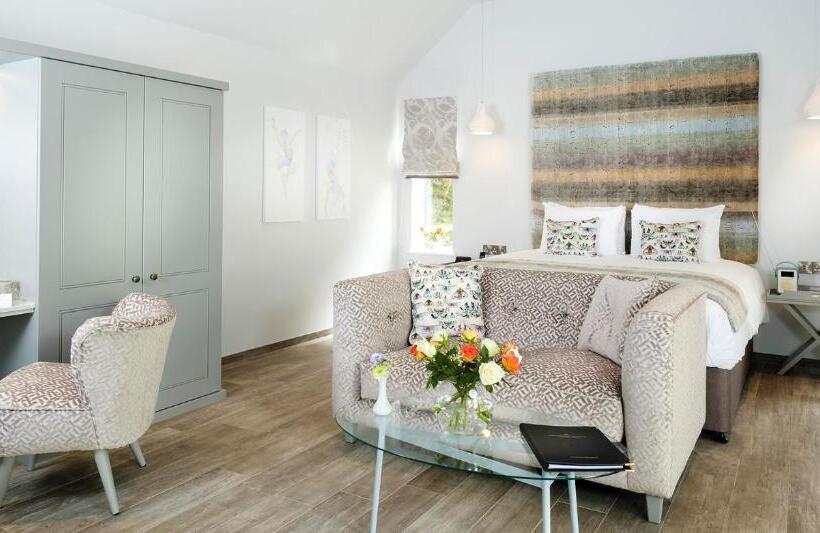 جناح مزود بجاكوزى, Kentisbury Grange