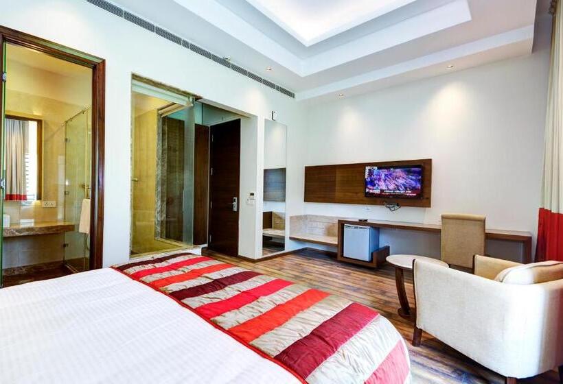 غرفة ديلوكس, La Sagrita