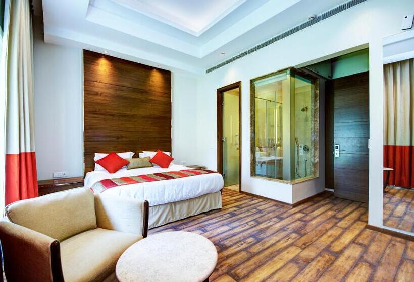 غرفة ديلوكس, La Sagrita