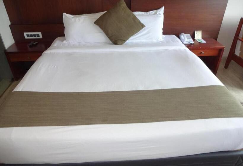 Quarto Estandar, Paramount Tower