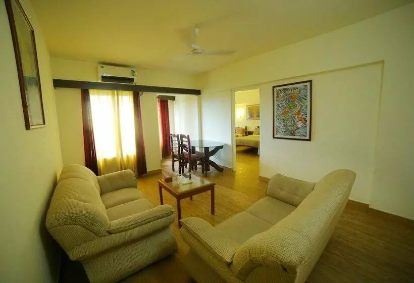 سوییت خانوادگی, Plaza Suites
