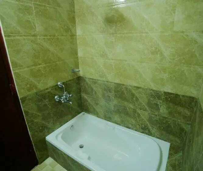 سوییت خانوادگی, Plaza Suites