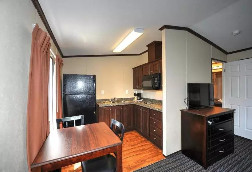 Standard-huone King-vuode, Instalodge Hotel And Suites Karnes City