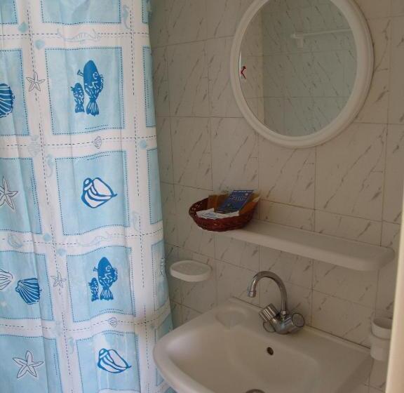 חדר סטודיו סטנדרד, Irene Studios