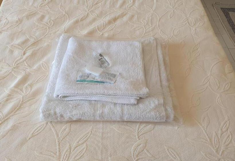 חדר סטנדרט, Irene Studios