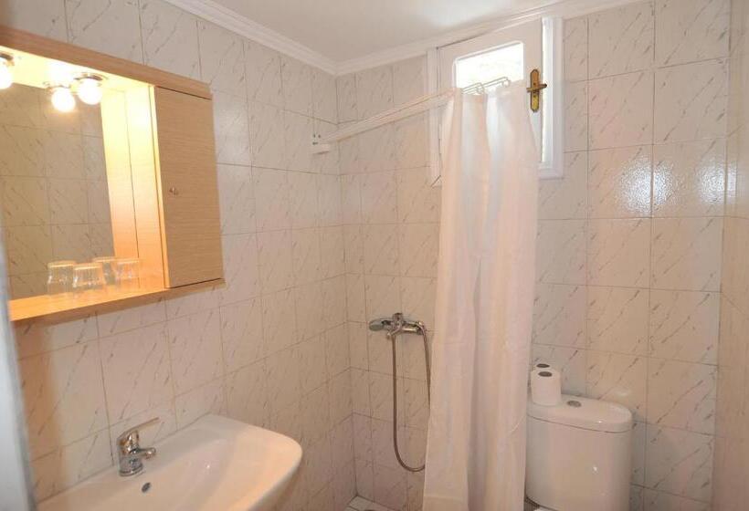 דירת 2 חדרים עם טרסה, Irene Studios