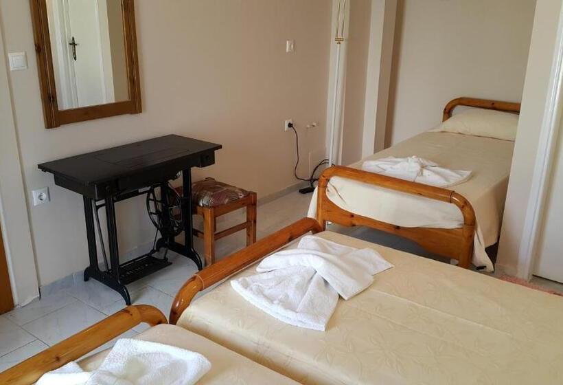 דירת 2 חדרים עם טרסה, Irene Studios