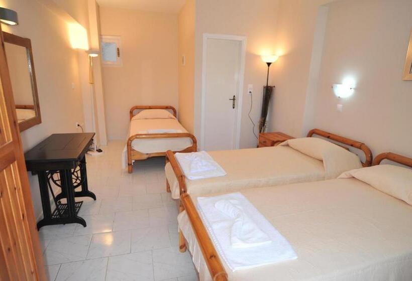 דירת 2 חדרים עם טרסה, Irene Studios