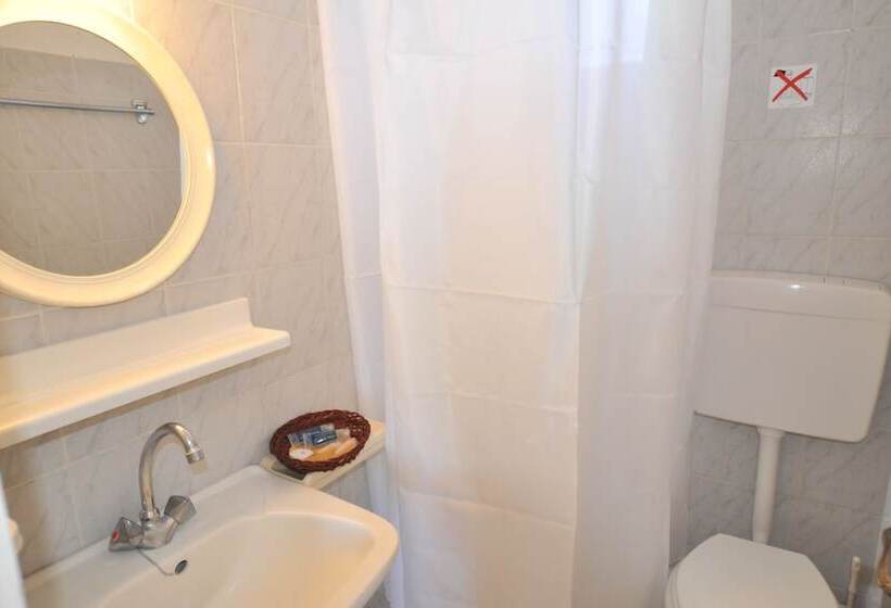 חדר סטודיו סטנדרד, Irene Studios